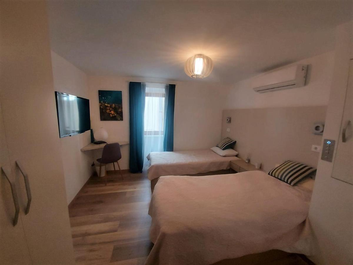 New Villa In Old Center - Pag Pag Town Kültér fotó